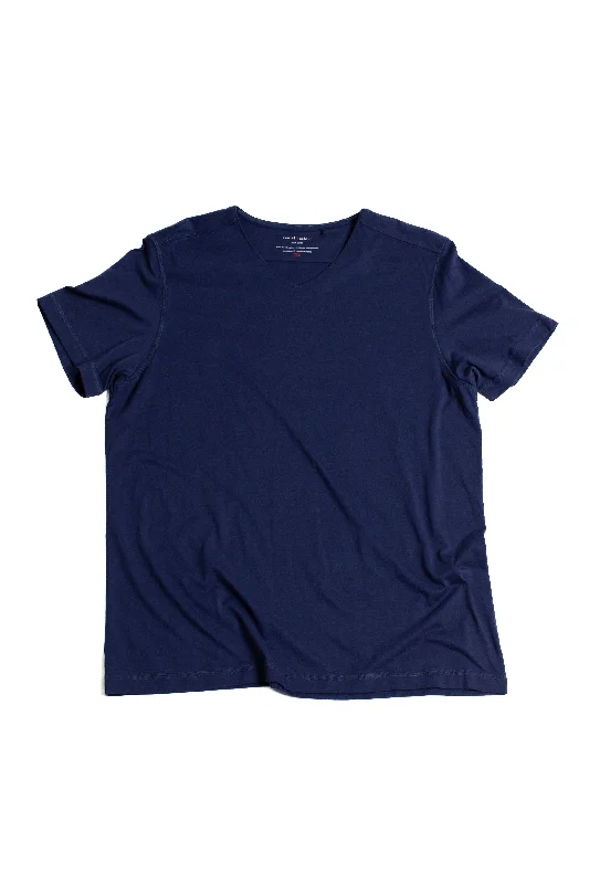 Men's Long - Line Oversized Casual Shirts in Dark Gray for a Relaxed and Modern Look100% Peruvian Pima Cotton Replenishment V-Neck T-shirt - Navy Men's Long - Line Oversized Casual Shirts in Dark Gray for a Relaxed and Modern Look100% Peruvian Pima Cotton Replenishment V-Neck T-shirt - Navy