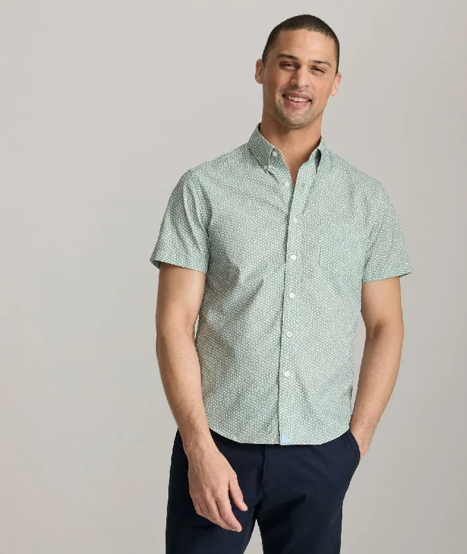 Men's Retro - Style Hawaiian Print Casual Shirts in Bold Patterns for a Tropical VacationPerformance Short-Sleeve Shirt With Pocket Men's Retro - Style Hawaiian Print Casual Shirts in Bold Patterns for a Tropical VacationPerformance Short-Sleeve Shirt With Pocket