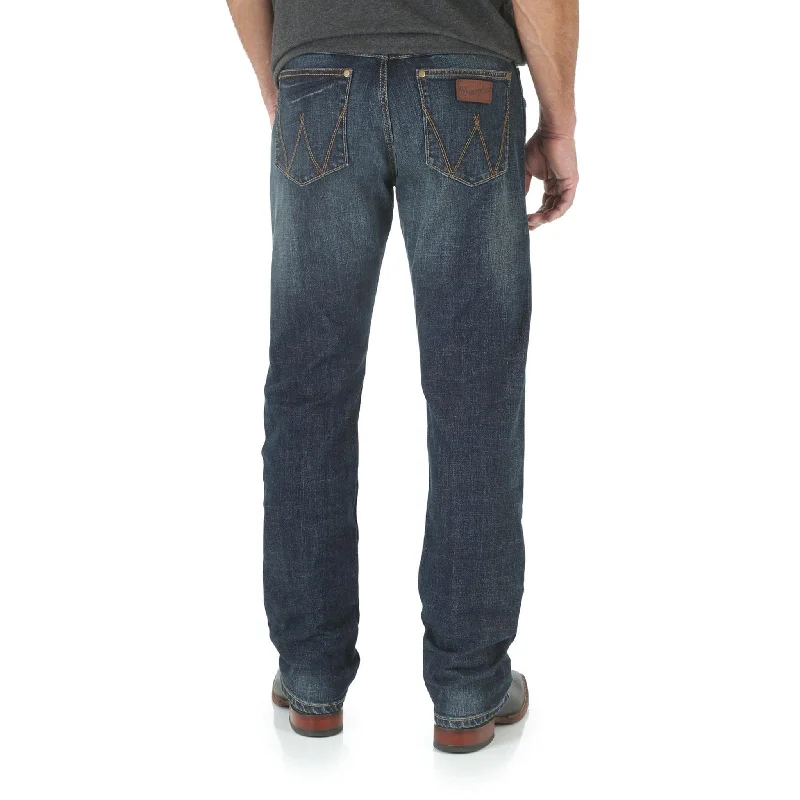 Plus Size Men's Bootcut Jeans with a Belt Loop Upgrade for a Stylish TouchWrangler Men's Retro Limited Edition Slim Bootcut Jeans