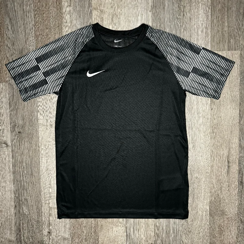 Men's distressed denim - look t - shirts with a rugged appealNike Dri-Fit Academy Tee - Black / White (Junior) Men's distressed denim - look t - shirts with a rugged appealNike Dri-Fit Academy Tee - Black / White (Junior)