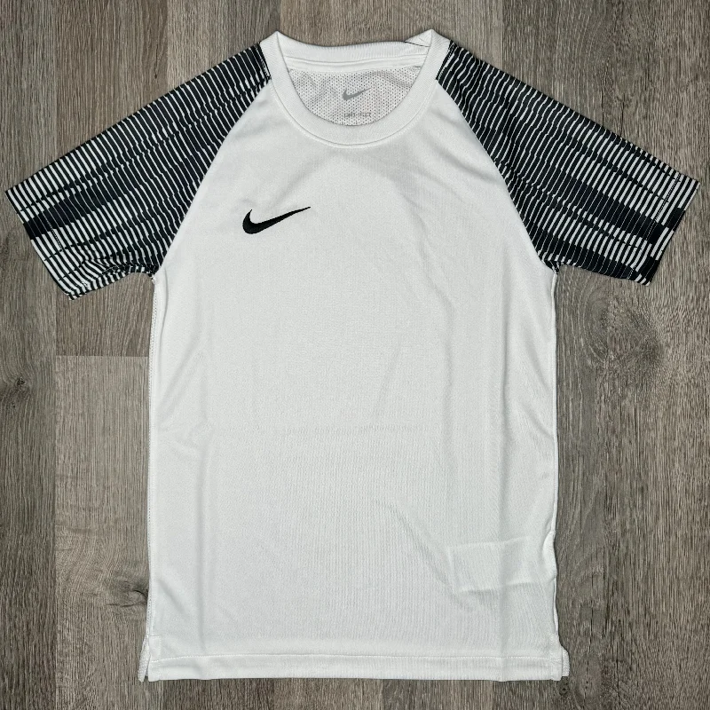 Men's mock - neck t - shirts with a modern and sleek styleNike Dri-Fit Academy Tee - White / Black (Junior) Men's mock - neck t - shirts with a modern and sleek styleNike Dri-Fit Academy Tee - White / Black (Junior)