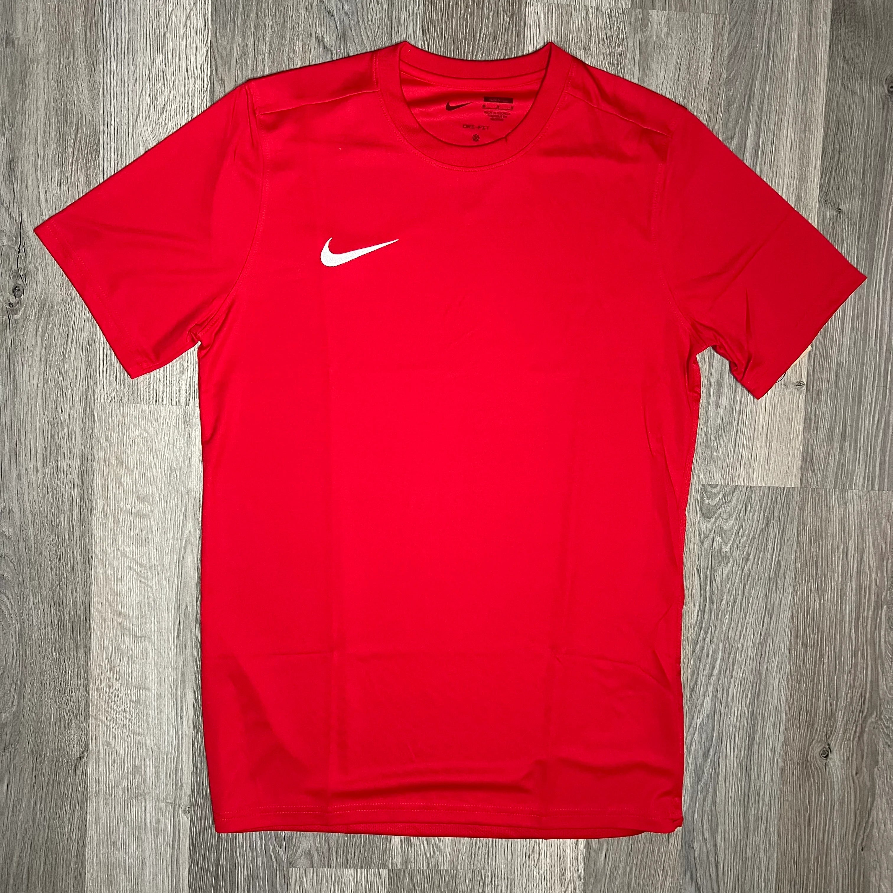 Men's polo t - shirts with a contrast collar for a preppy lookNike Dri-Fit Tee Red (Junior) Men's polo t - shirts with a contrast collar for a preppy lookNike Dri-Fit Tee Red (Junior)