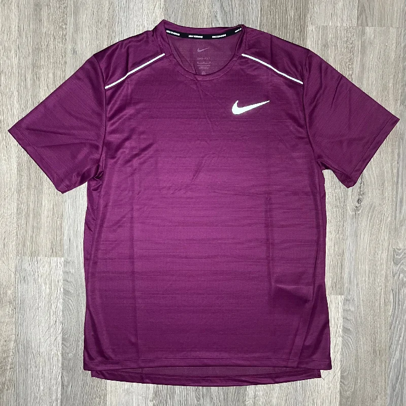 Men's UV - protection t - shirts for outdoor activities in the sunNike Miler Tee Beetroot Men's UV - protection t - shirts for outdoor activities in the sunNike Miler Tee Beetroot