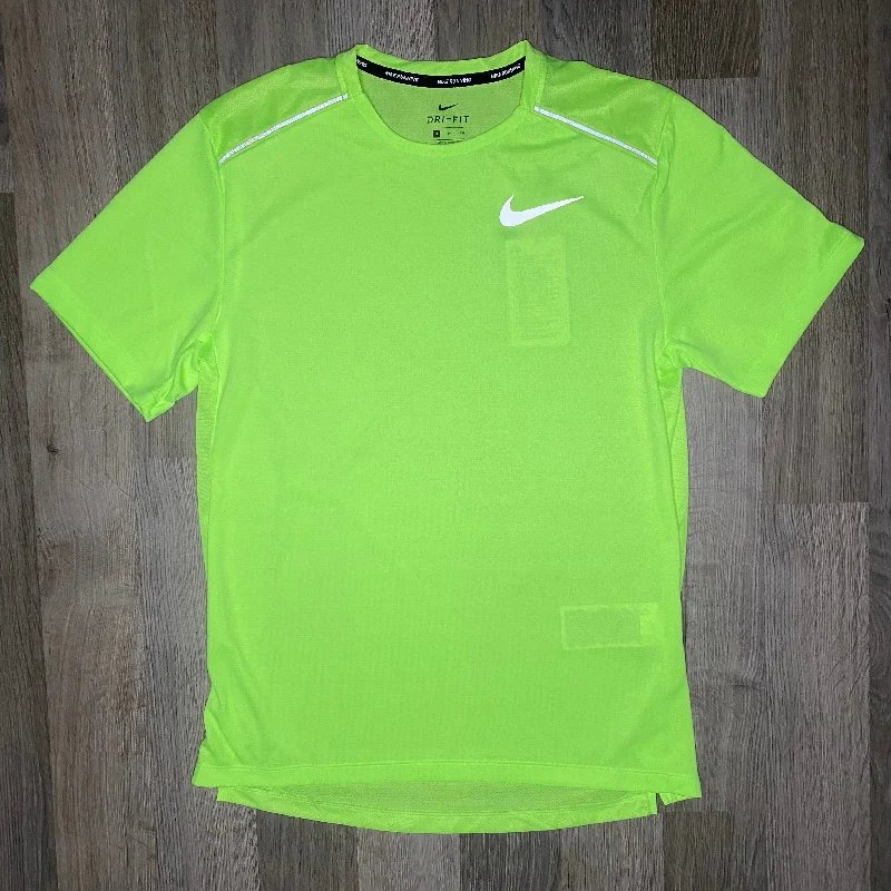 Men's ribbed t - shirts with a textured finish for added styleNike Miler Tee Ghost Green Men's ribbed t - shirts with a textured finish for added styleNike Miler Tee Ghost Green