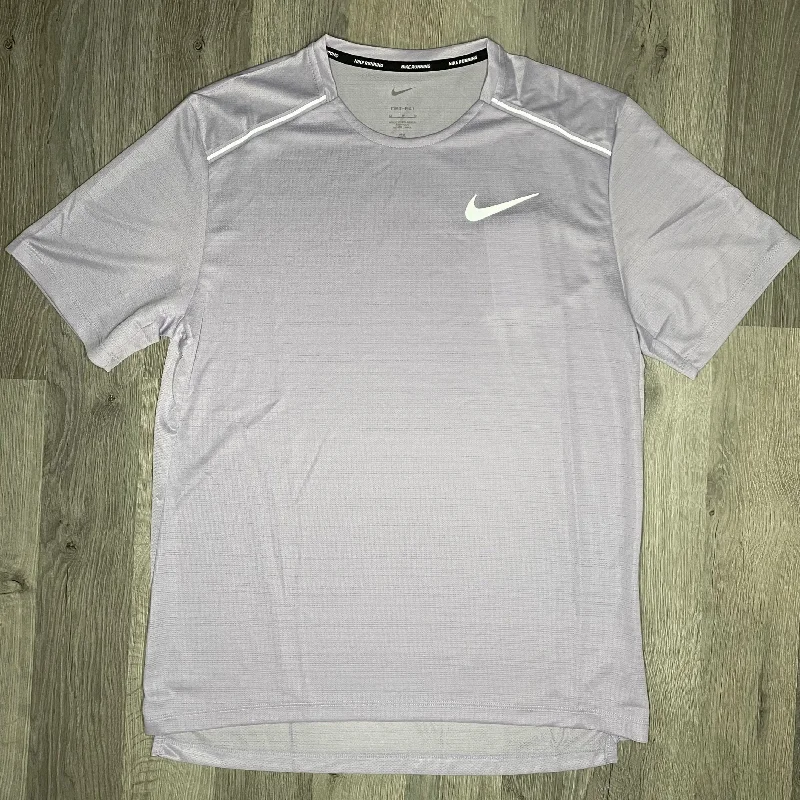 Men's polo t - shirts with a contrast collar for a preppy lookNike Miler Tee Hydrangea Pink Men's polo t - shirts with a contrast collar for a preppy lookNike Miler Tee Hydrangea Pink