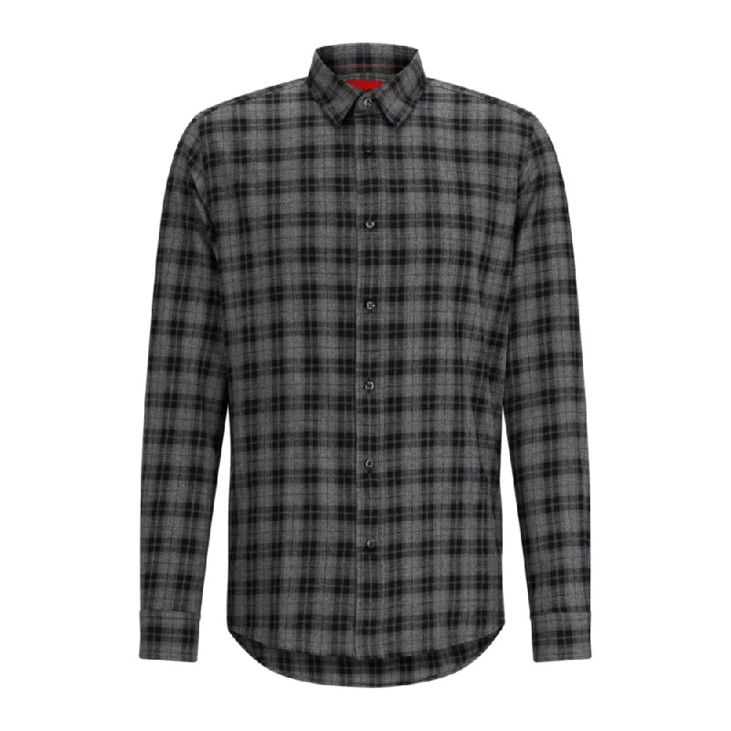 Men's smart - casual checkered t - shirts for semi - formal occasionsRelaxed-fit shirt in checked cotton twill Men's smart - casual checkered t - shirts for semi - formal occasionsRelaxed-fit shirt in checked cotton twill