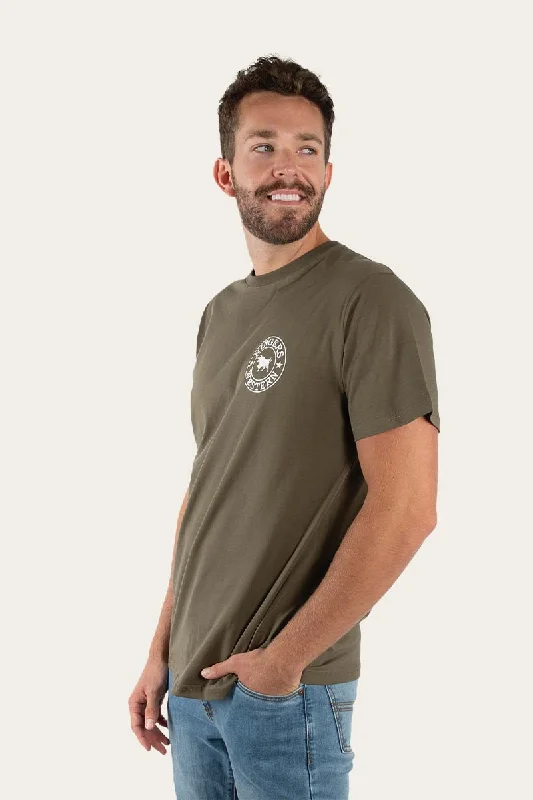 Men's ribbed t - shirts with a textured finish for added styleSignature Bull Mens Classic Fit T-Shirt - Military Green/White Men's ribbed t - shirts with a textured finish for added styleSignature Bull Mens Classic Fit T-Shirt - Military Green/White